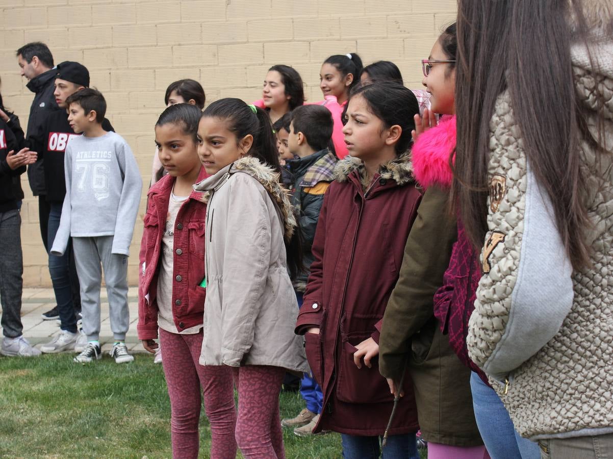 Escolares palentinos celebran el Día del Árbol