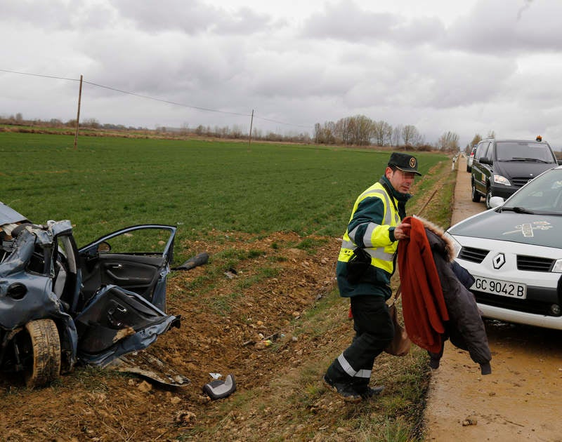 Tres miembros de una familia fallecen en un accidente en Villaturde (Palencia)