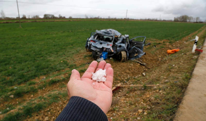 Tres miembros de una familia fallecen en un accidente en Villaturde (Palencia)