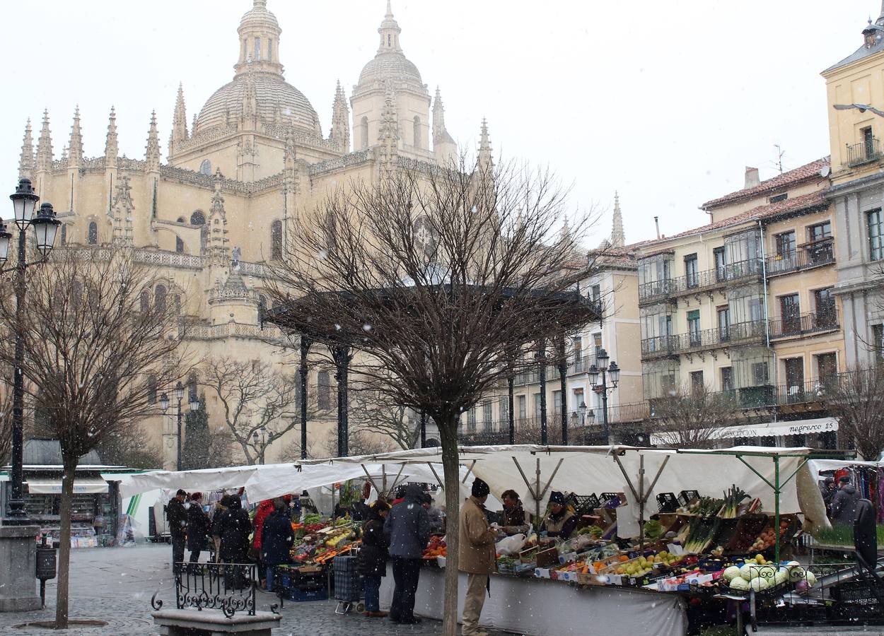 Jornada de frío invernal y nieve en Segovia