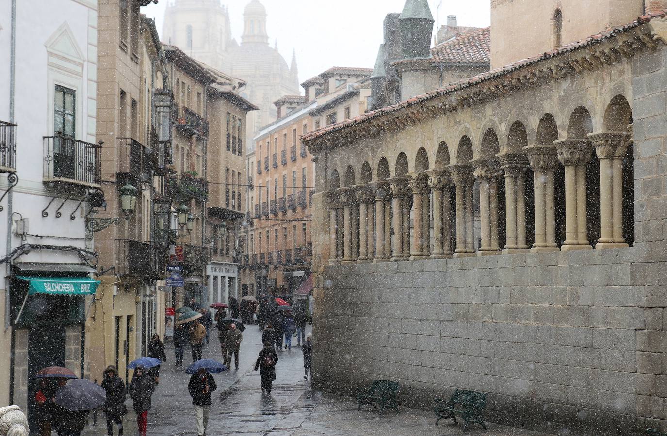 Jornada de frío invernal y nieve en Segovia