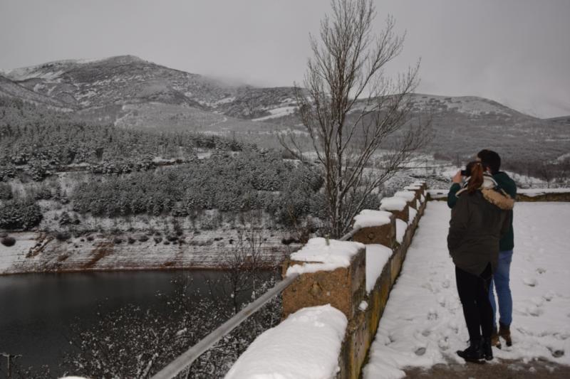 La nieve tiñe de blanco el norte de Palencia