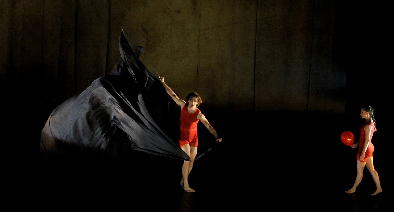 Abracalabradanza llena la sala Concha Velasco del LAVA con el espectáculo infantil &#039;Vuelos&#039;