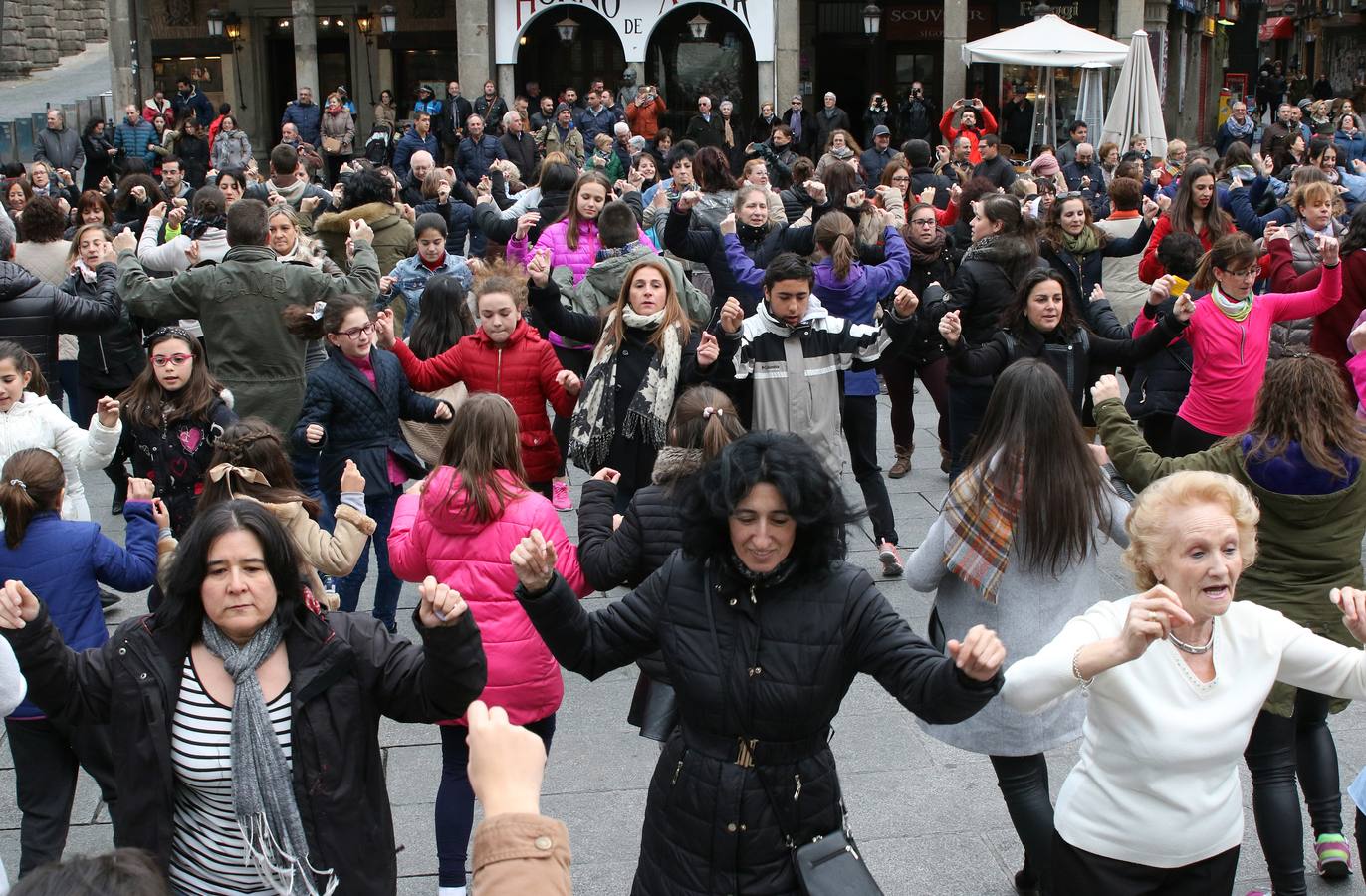 Segovia busca el récord Guinness de personas bailando la jota