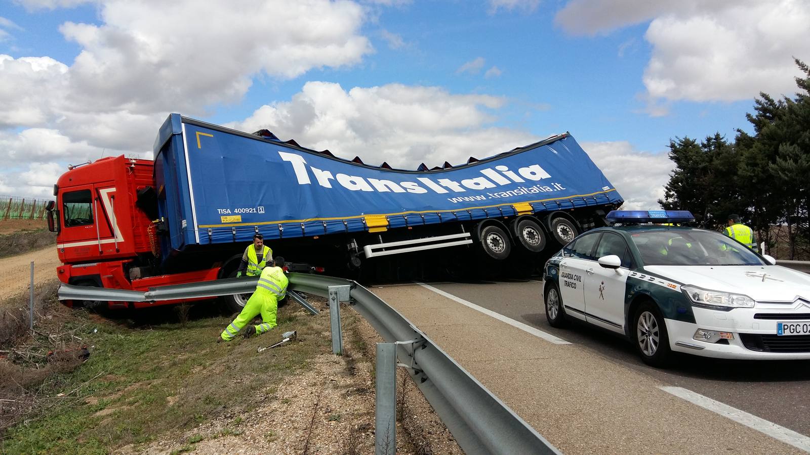 Accidente de tráfico en la A-6, a la altura de la localidad vallisoletana de Rueda
