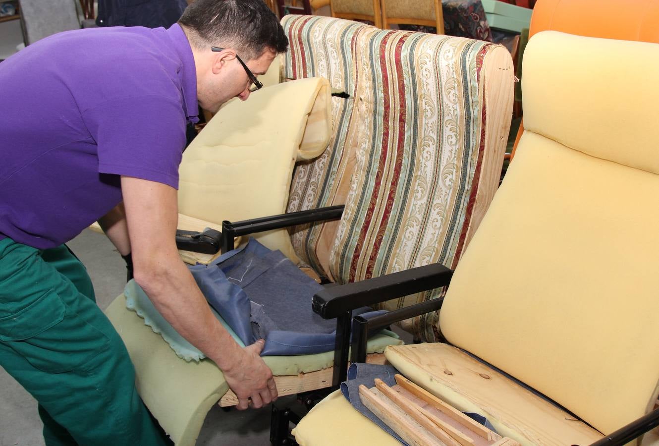Taller de tapicería de la Fundación Valora2 de Palencia