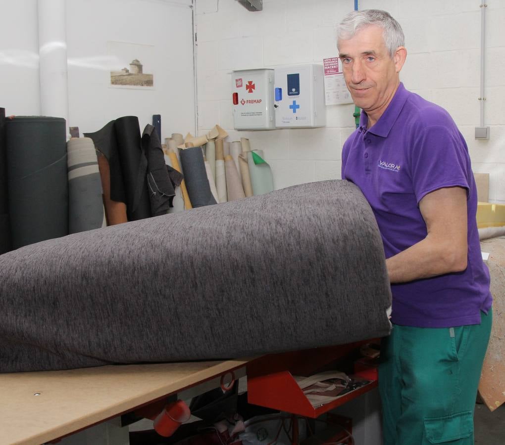 Taller de tapicería de la Fundación Valora2 de Palencia