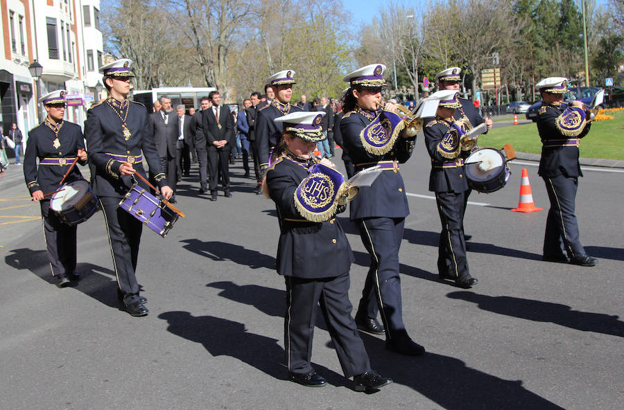 Entrega de la medalla de oro de la ciudad a la cofradia de los nazarenos de Palencia