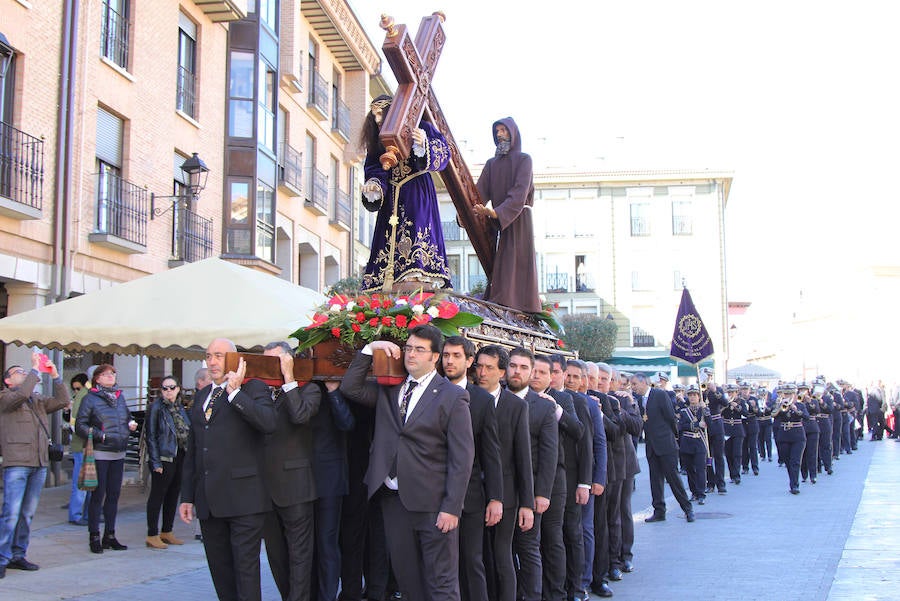 Entrega de la medalla de oro de la ciudad a la cofradia de los nazarenos de Palencia