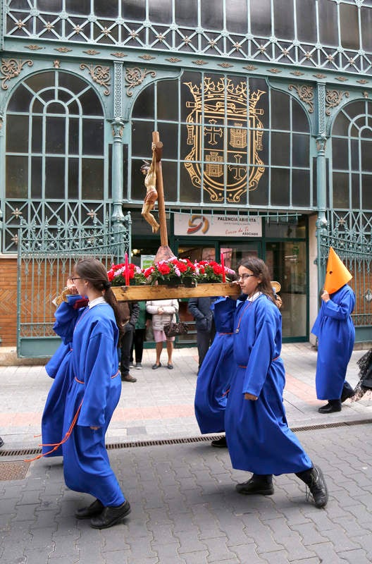 Alumnos del colegio Divino Maestro de Palencia escenifican la Pasión