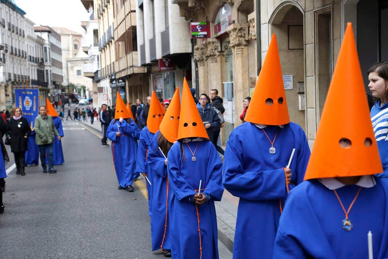 Alumnos del colegio Divino Maestro de Palencia escenifican la Pasión