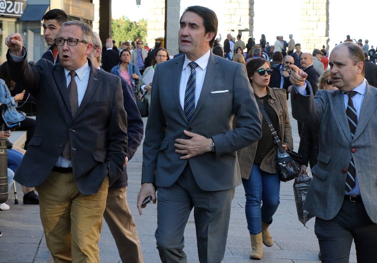 La Agrupación Segoviana de Empresarios del Transporte entrega los Acueductos de Plata