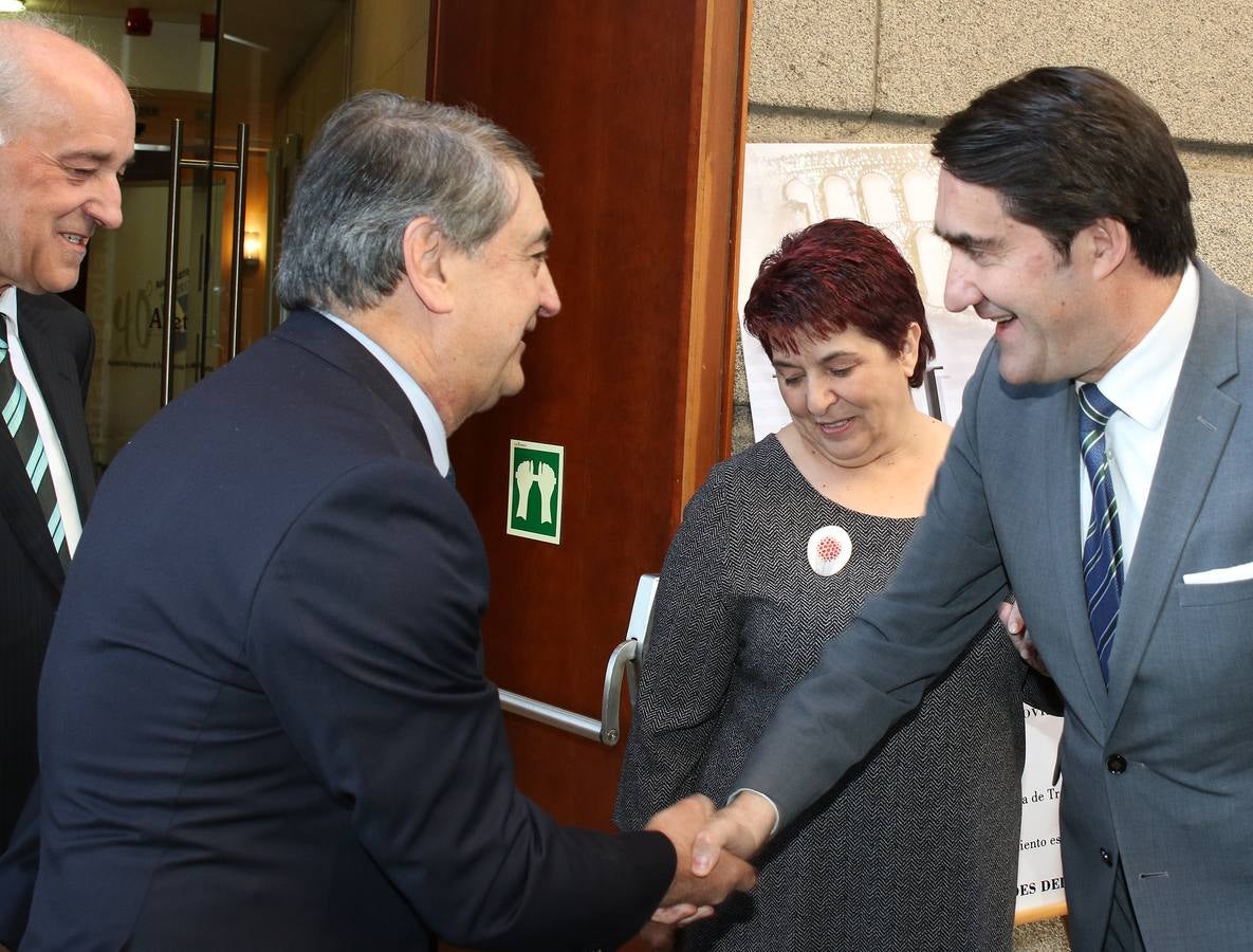 La Agrupación Segoviana de Empresarios del Transporte entrega los Acueductos de Plata