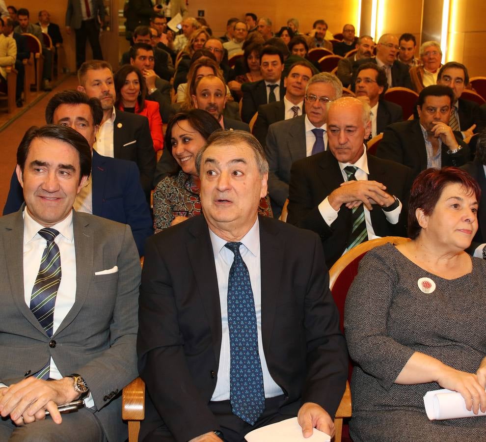 La Agrupación Segoviana de Empresarios del Transporte entrega los Acueductos de Plata