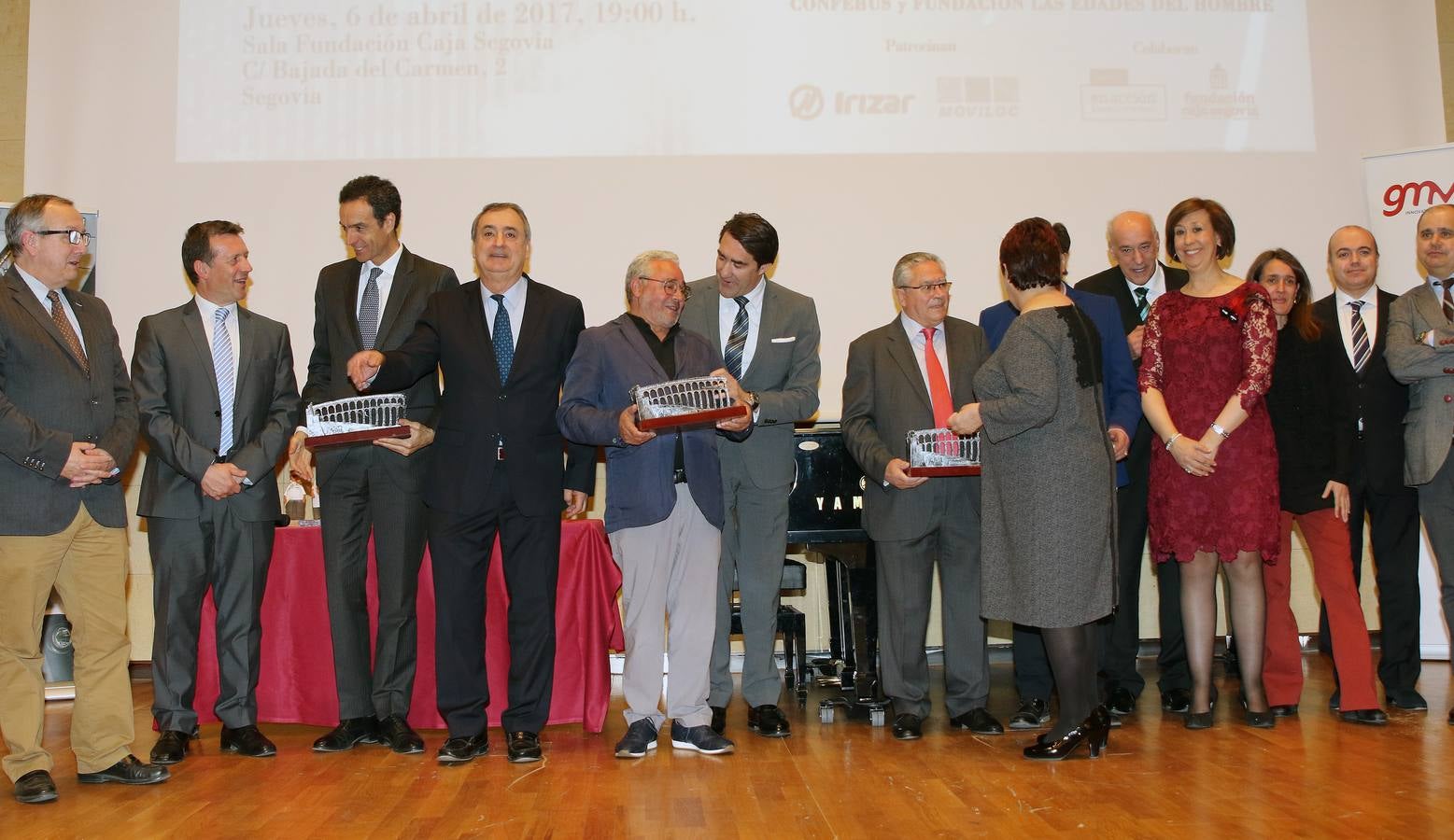 La Agrupación Segoviana de Empresarios del Transporte entrega los Acueductos de Plata