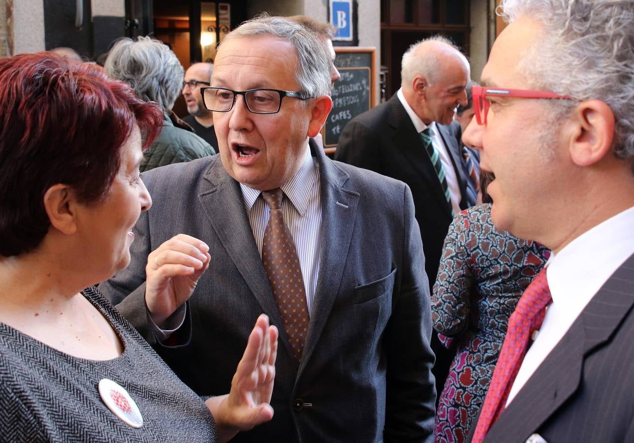 La Agrupación Segoviana de Empresarios del Transporte entrega los Acueductos de Plata