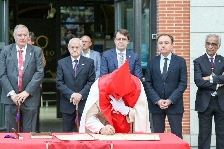 Procesión de Nuestro Padre Jesús del Perdón y acto de indulto al preso en Salamanca