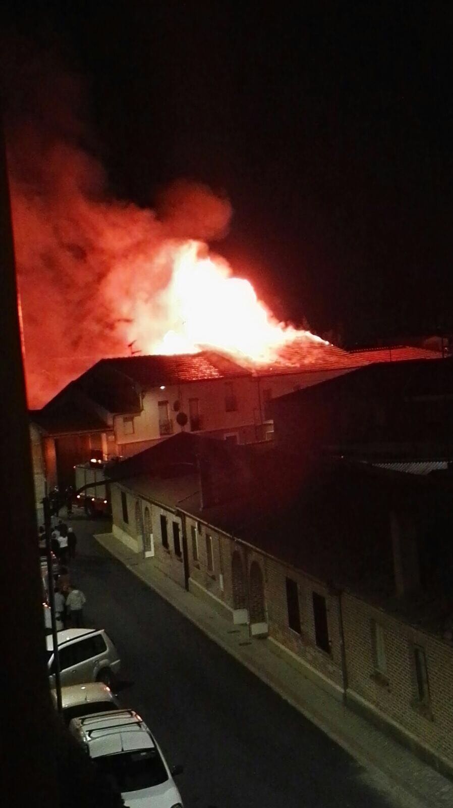Un incendio destruye una vivienda en Olmedo
