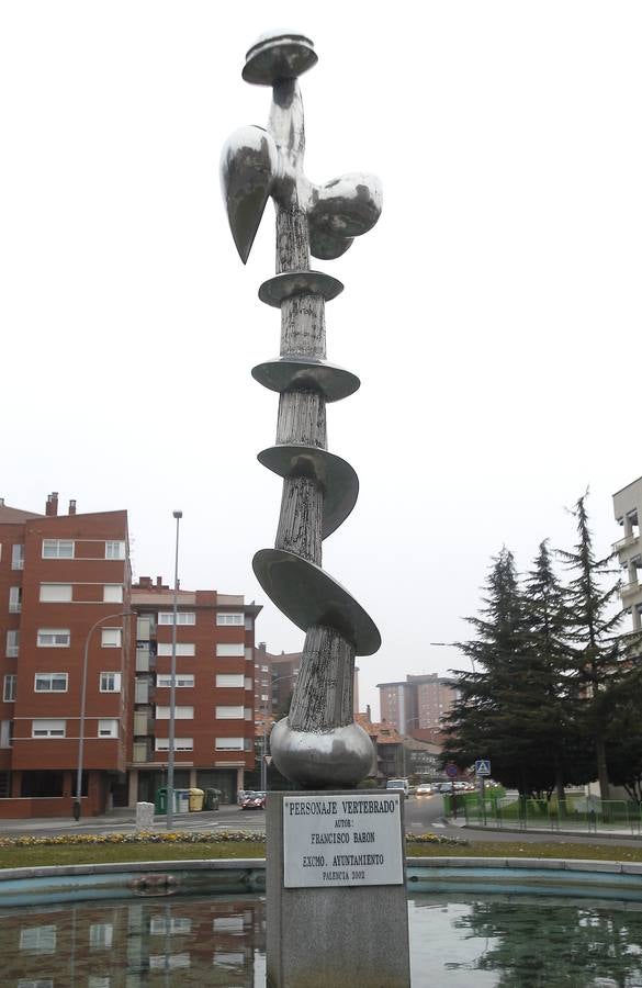 'Personaje Vertebrado' en la rotonda de la avenida de Cuba.