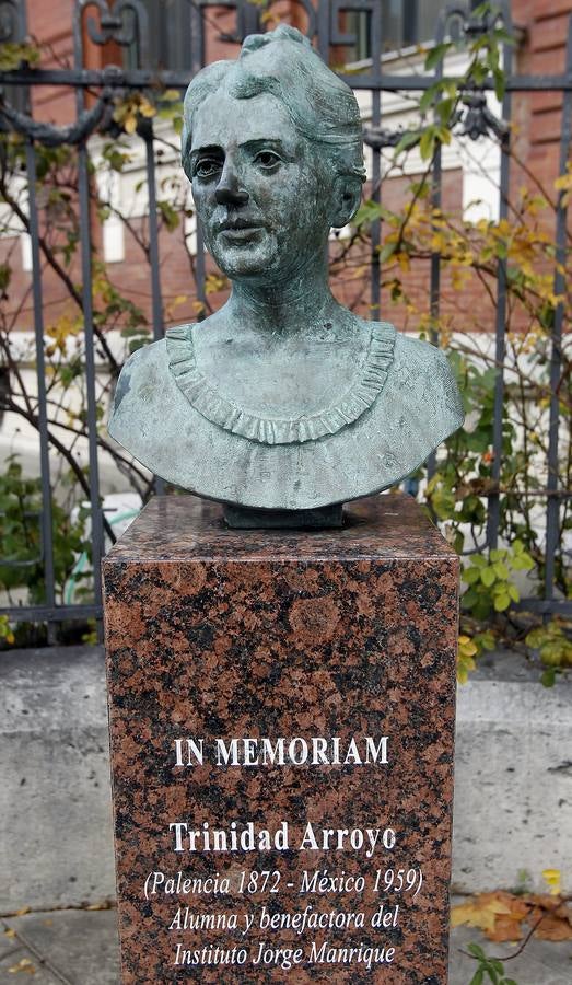 Homenaje a Trinidad Arroyo en la avenida de la República Argentina.