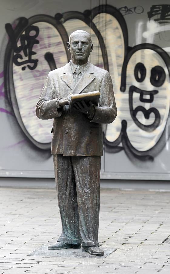 Estatua de  Jerónimo Arroyo en la bocaplaza.