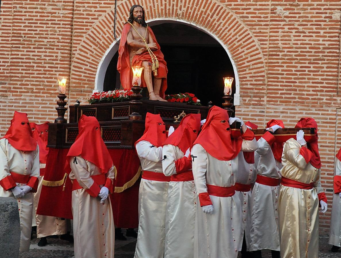 Procesión de la Vera Cruz en Nava del Rey (Valladolid)