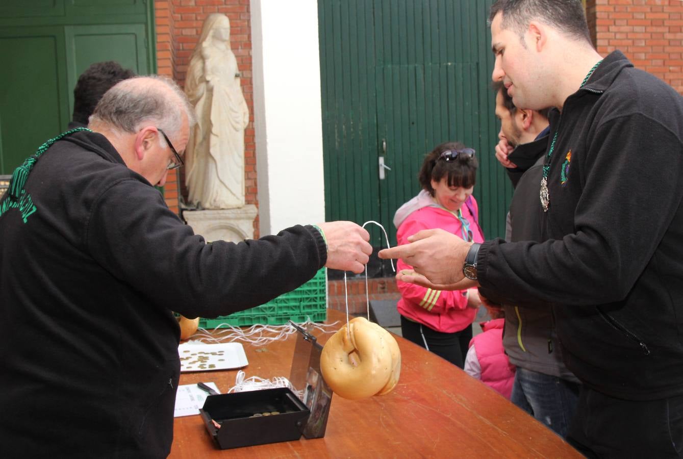 Día de fiesta y colación en las cofradías palentinas