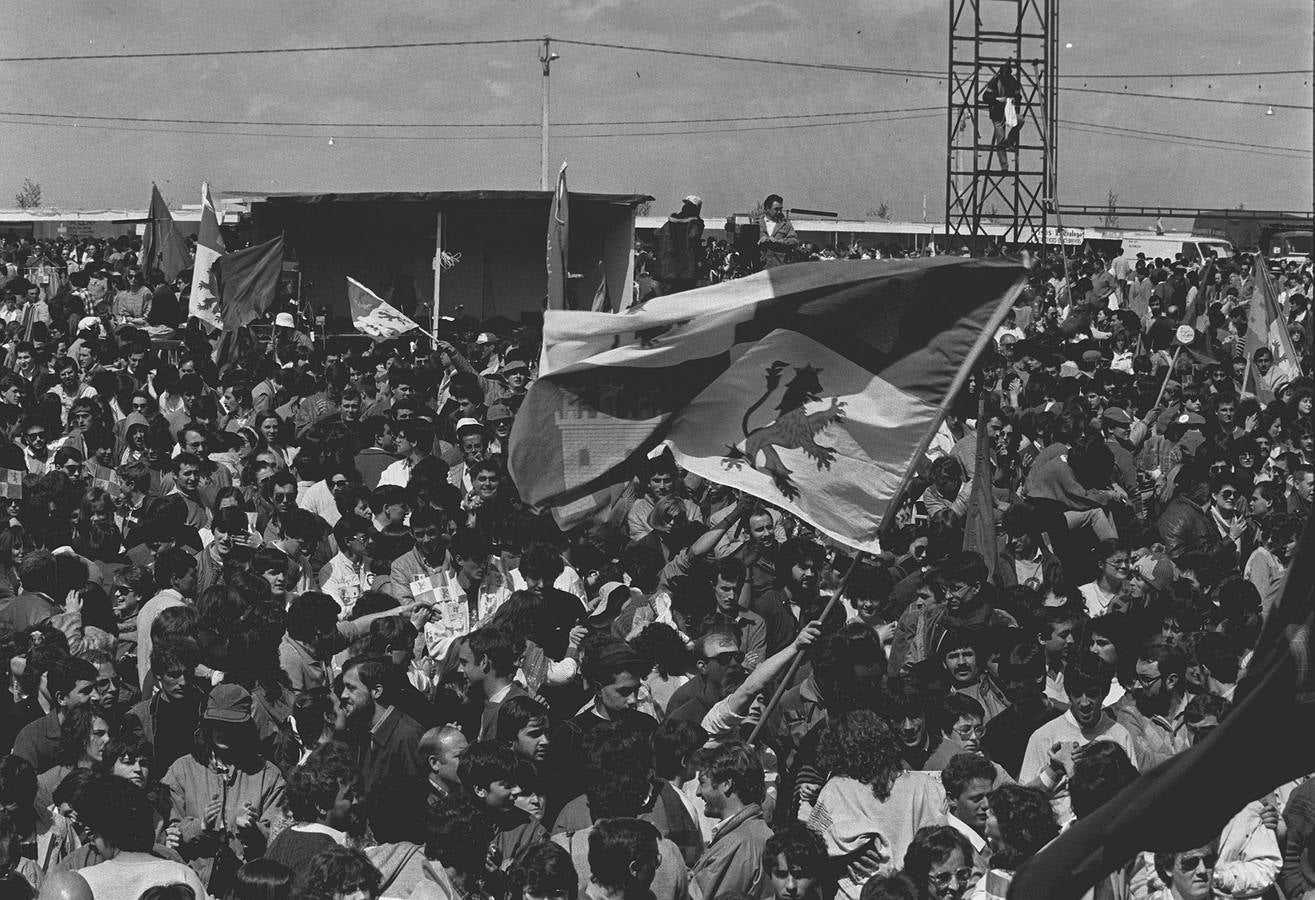 1985. Celebración del Día de la Comunidad.