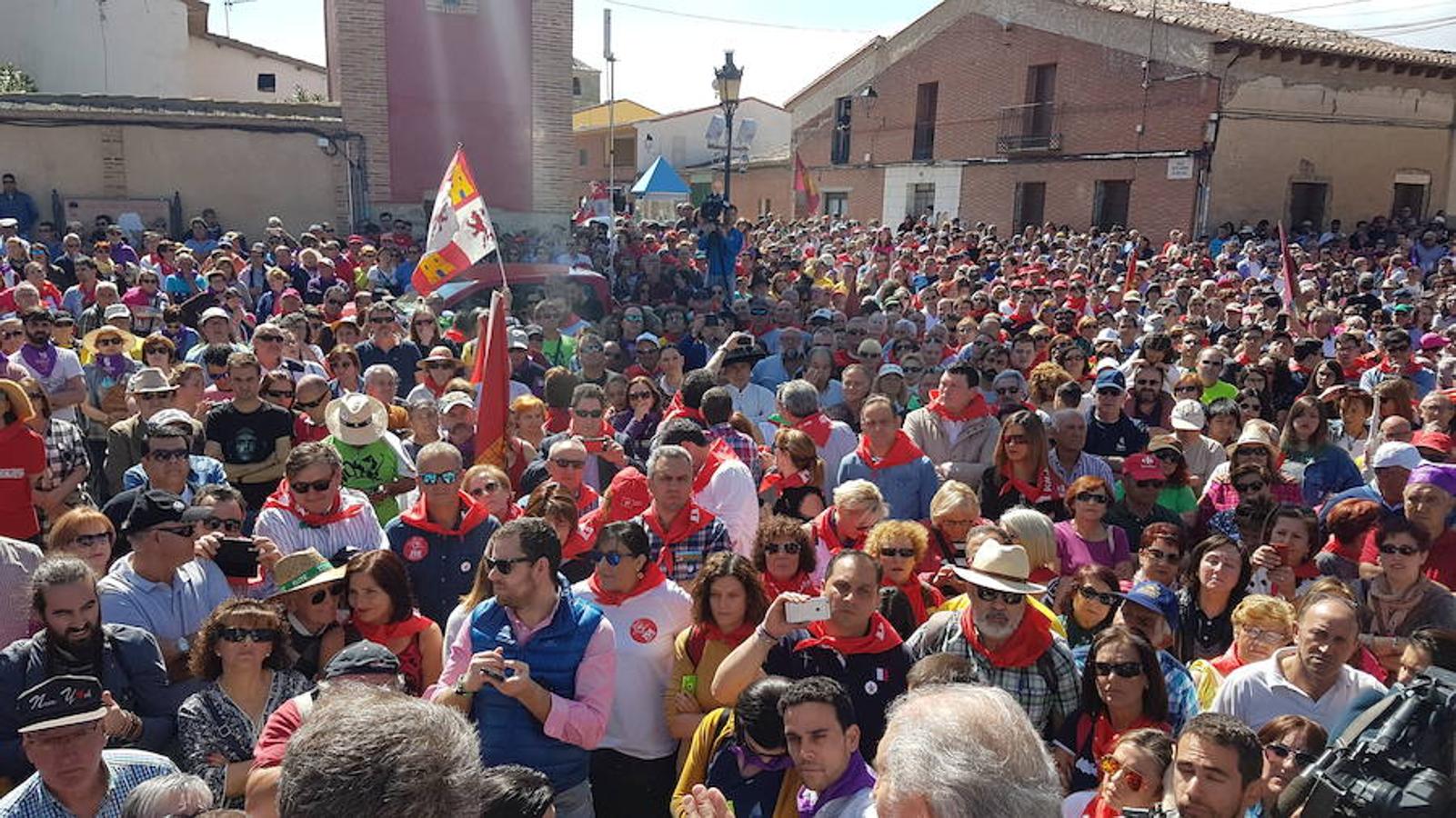 Intervenciones ante el monolito de Villalar de los Comuneros