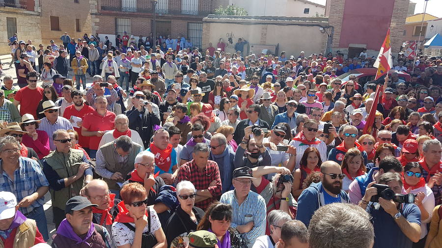 Intervenciones ante el monolito de Villalar de los Comuneros