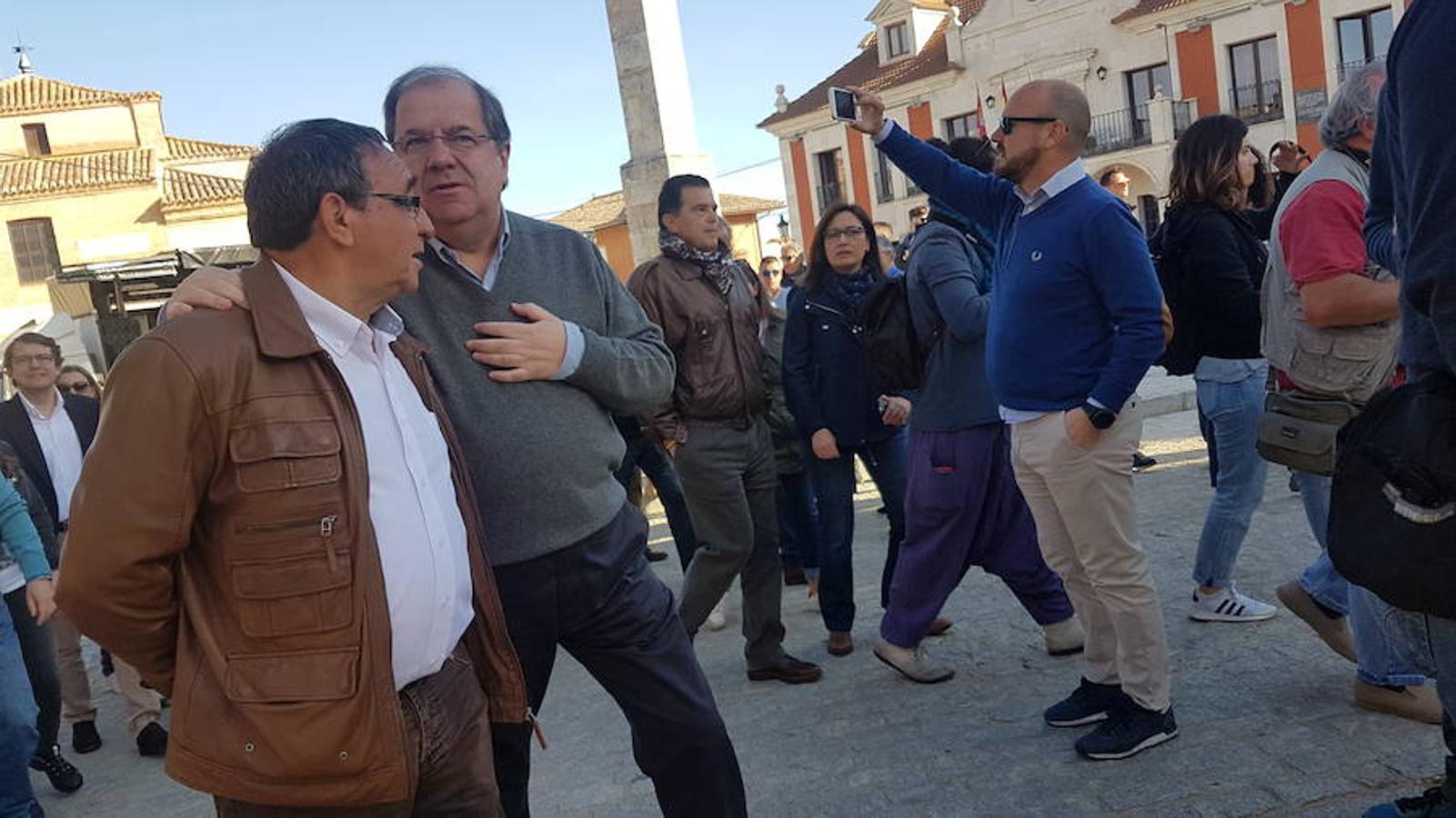 Personalidades del mundo de la política y la sociedad en la Fiesta de Villalar