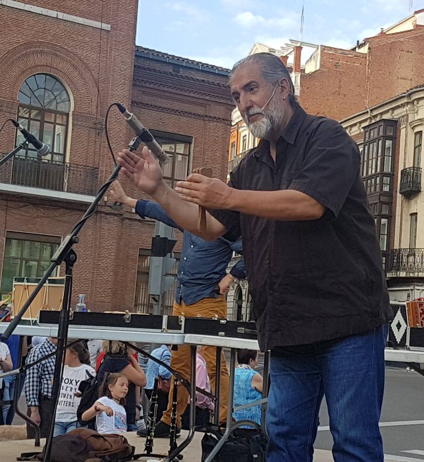 Celebración del Día del Libro en la Plaza España de Valladolid