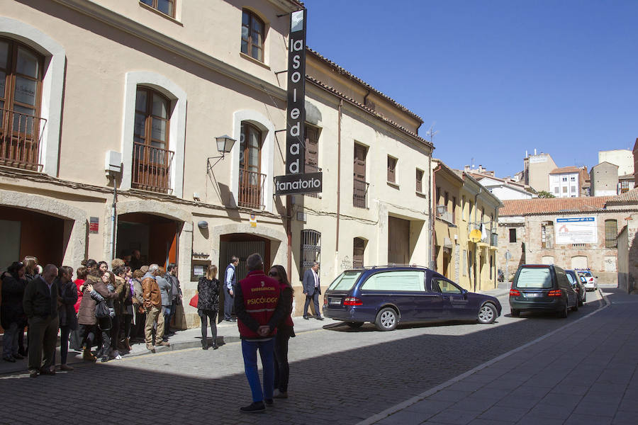 Los cuerpos de los montañeros zamoranos llegan al tanatorio