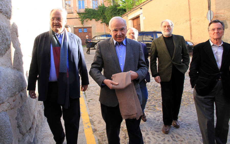 Alfonso Guerra visita la Real Academia de Historia y Arte de San Quirce en Segovia