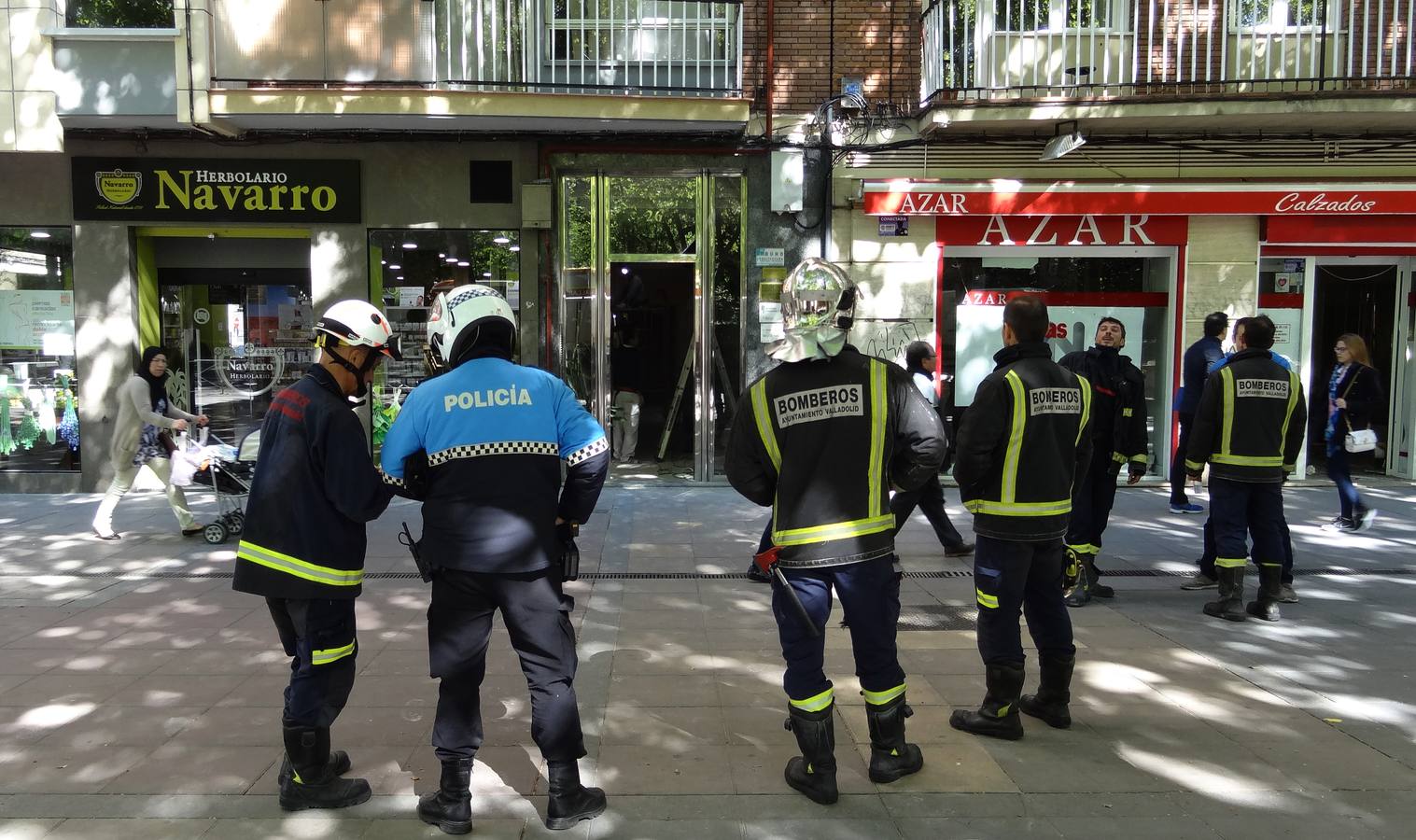 Rescate de cuatro personas atrapadas en un ascenso del Paseo de Zorrilla.