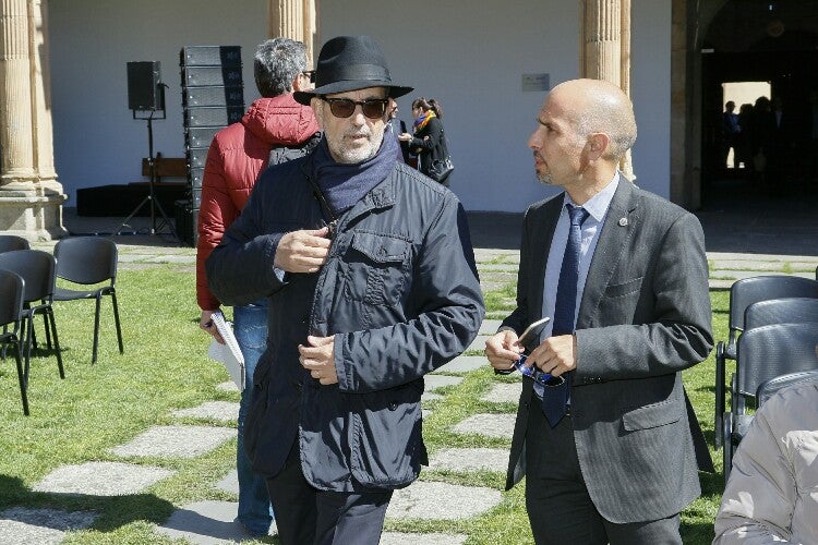 Miquel Barceló realiza una performance en el Colegio Arzobispo Fonseca de Salamanca