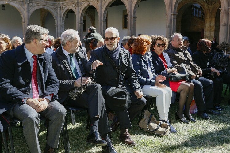 Miquel Barceló realiza una performance en el Colegio Arzobispo Fonseca de Salamanca