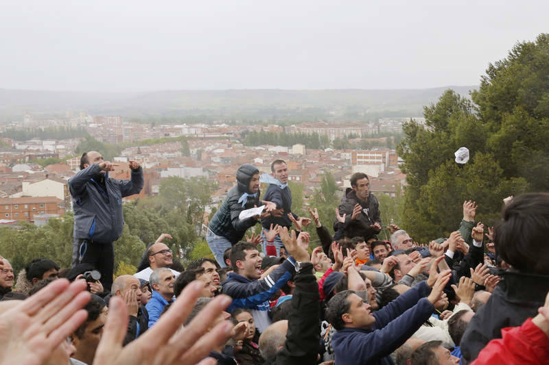 La pedrea del pan y el quesillo en Palencia 1/2