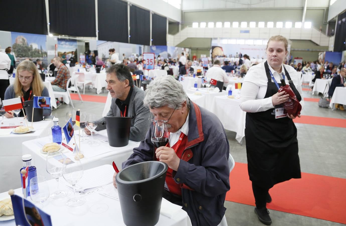 Arrancan en la Feria Internacional de Valladolid las catas a ciegas del Concurso Mundial de Bruselas