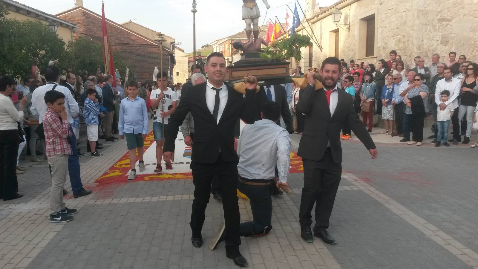 Los vecinos de Castrodeza honran a San Miguel