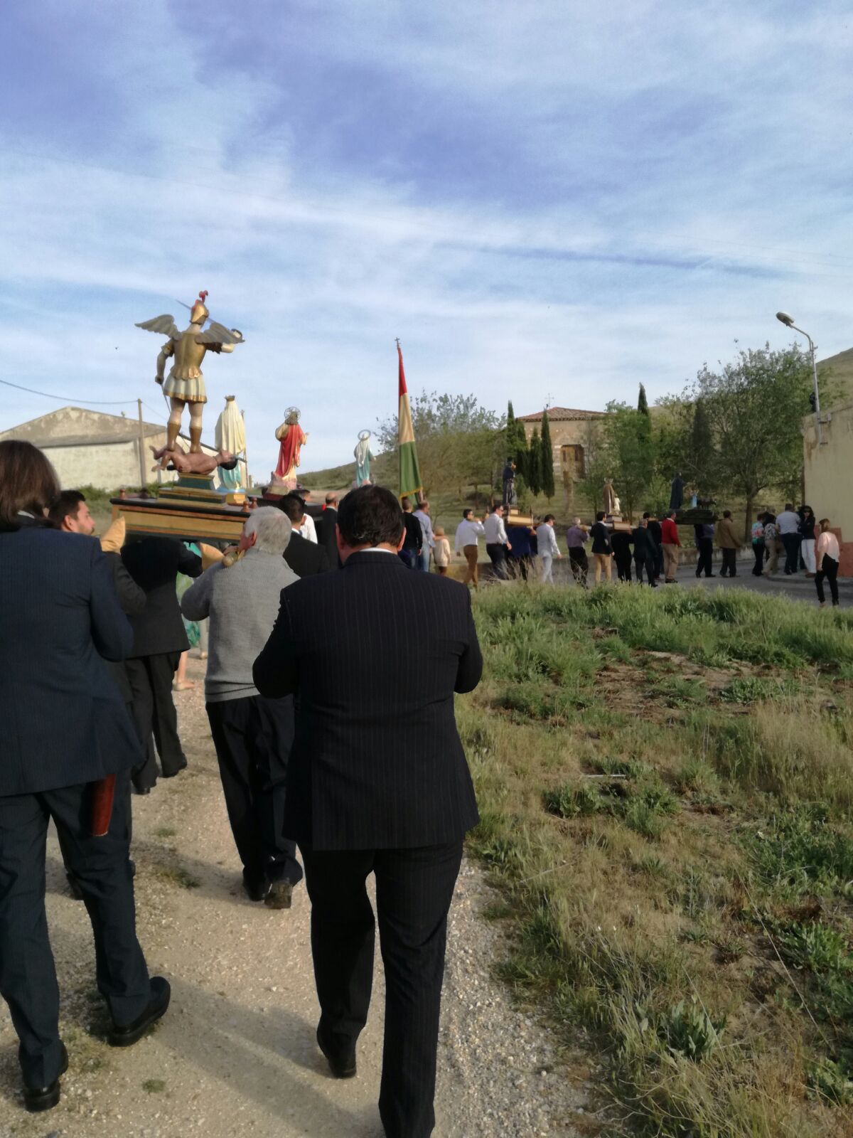 Los vecinos de Castrodeza honran a San Miguel