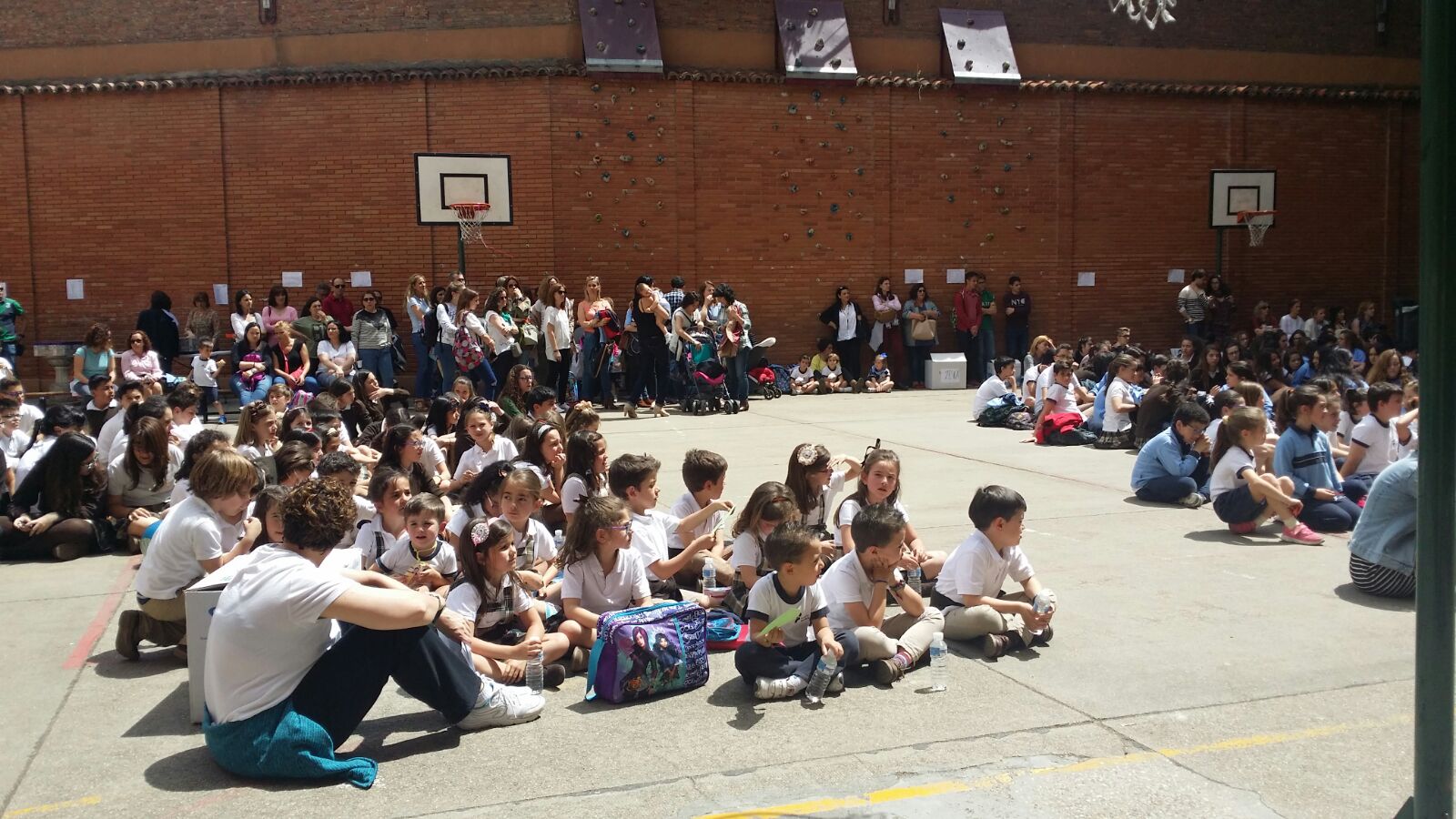 Bocata solidario en el colegio Santa Teresa de Jesús de Valladolid