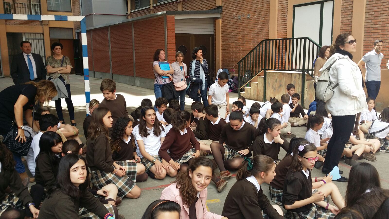 Bocata solidario en el colegio Santa Teresa de Jesús de Valladolid