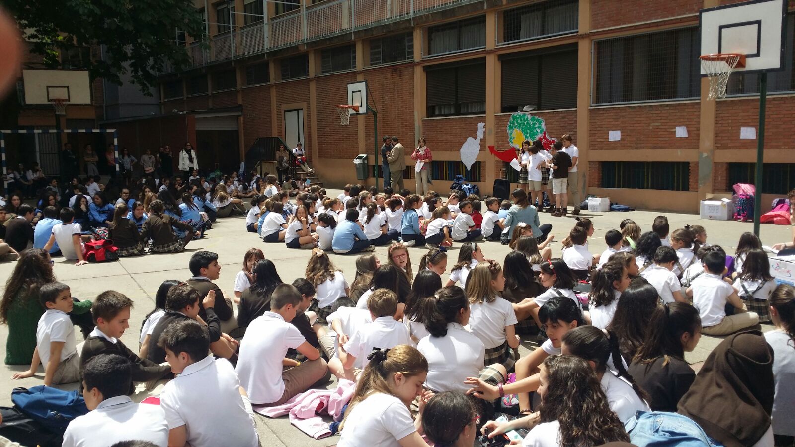 Bocata solidario en el colegio Santa Teresa de Jesús de Valladolid