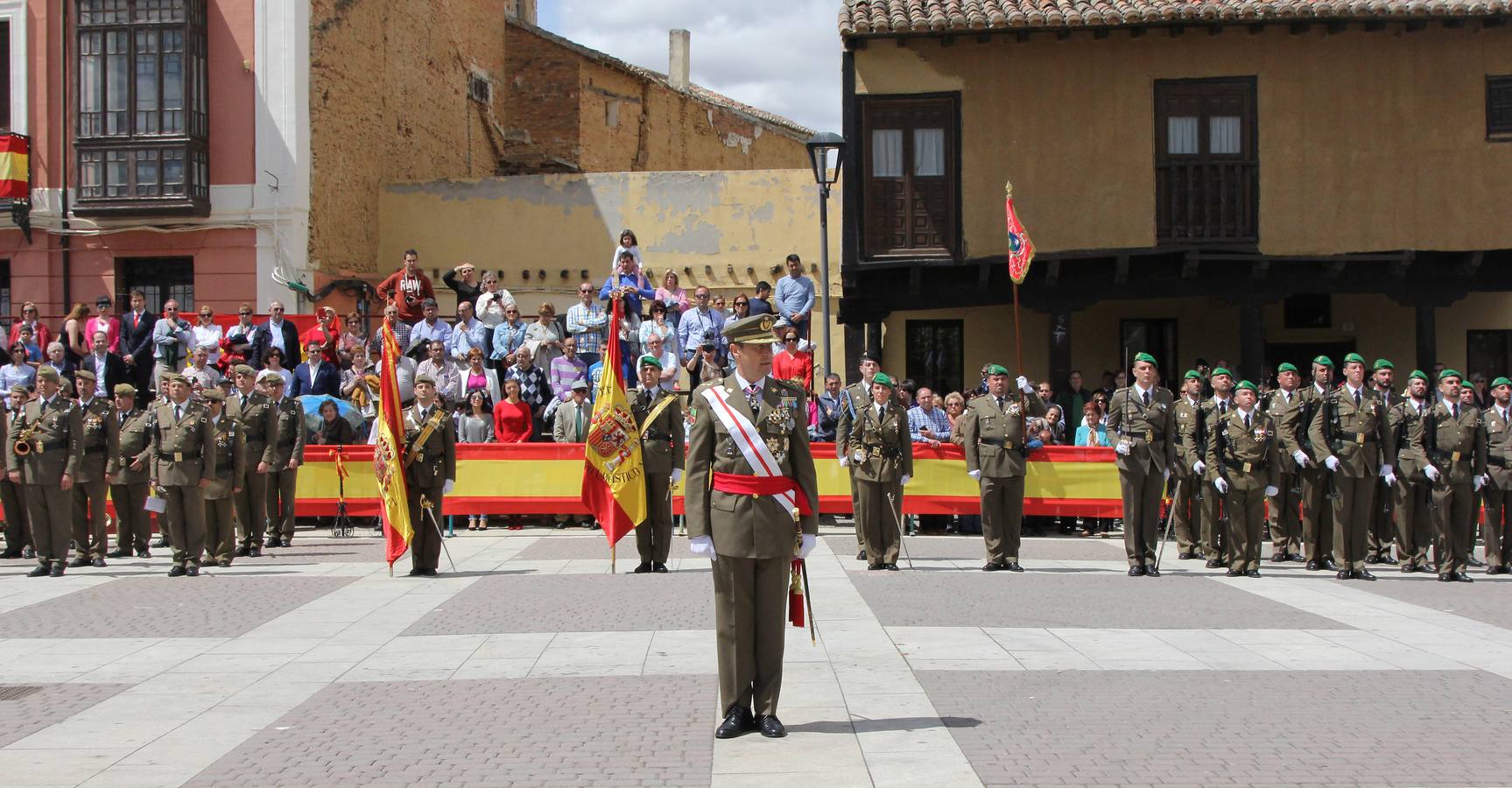 Paredes de Nava rinde honores a las Fuerzas Armadas (1/2)