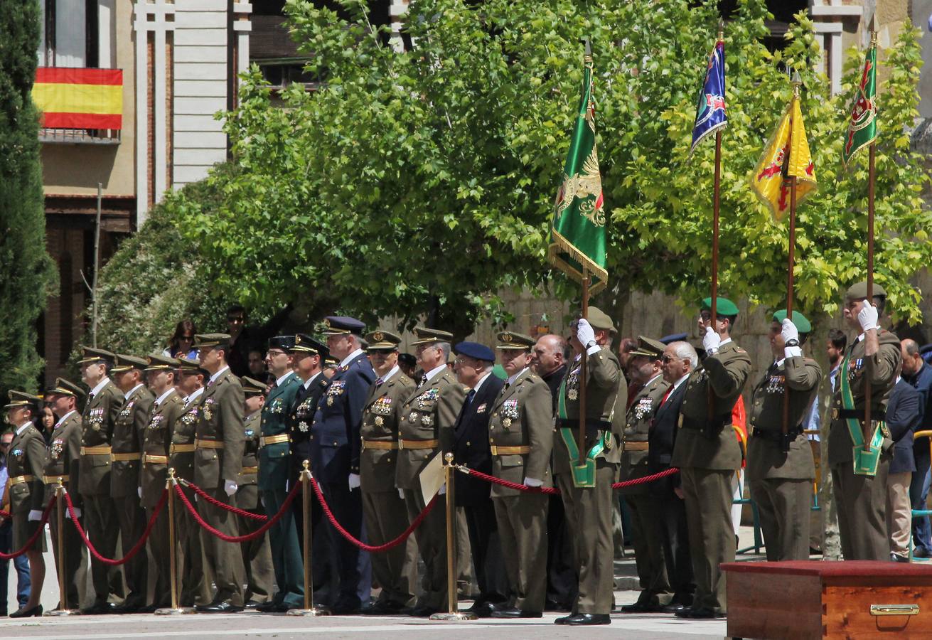 Paredes de Nava rinde honores a las Fuerzas Armadas (1/2)