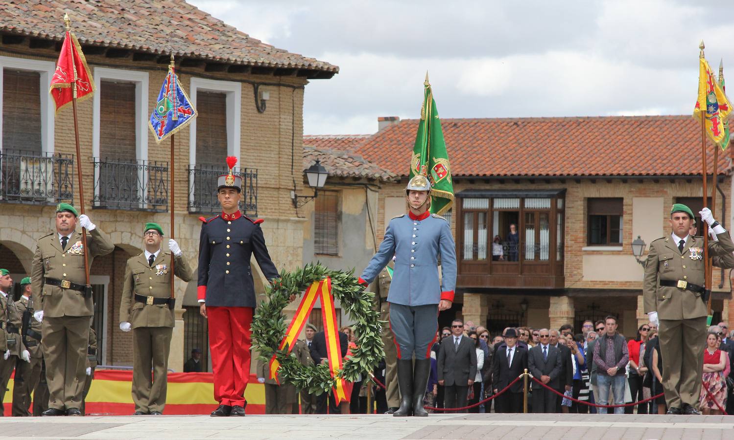 Paredes de Nava rinde honores a las Fuerzas Armadas (1/2)