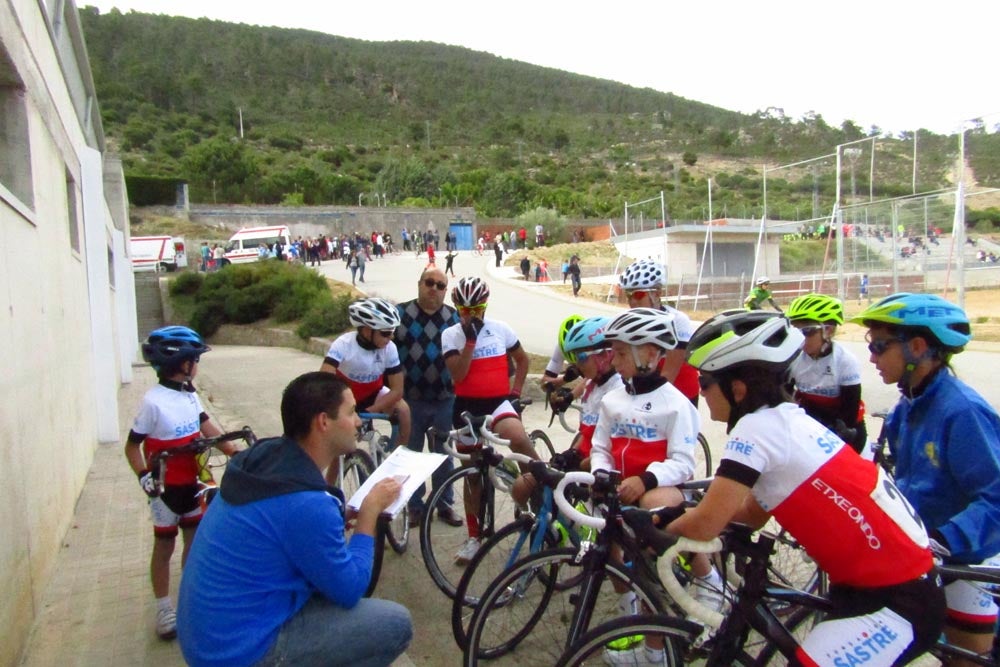 Gran jornada de ciclismo en El Barraco, con el XI Trofeo UCAV para escuelas