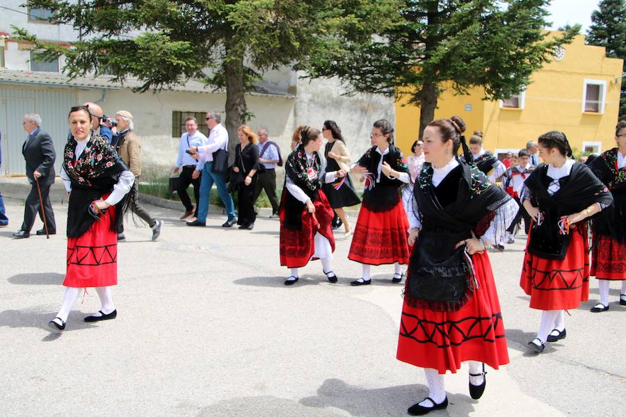 Danzas en Villaviudas en la fiesta de San Isidro