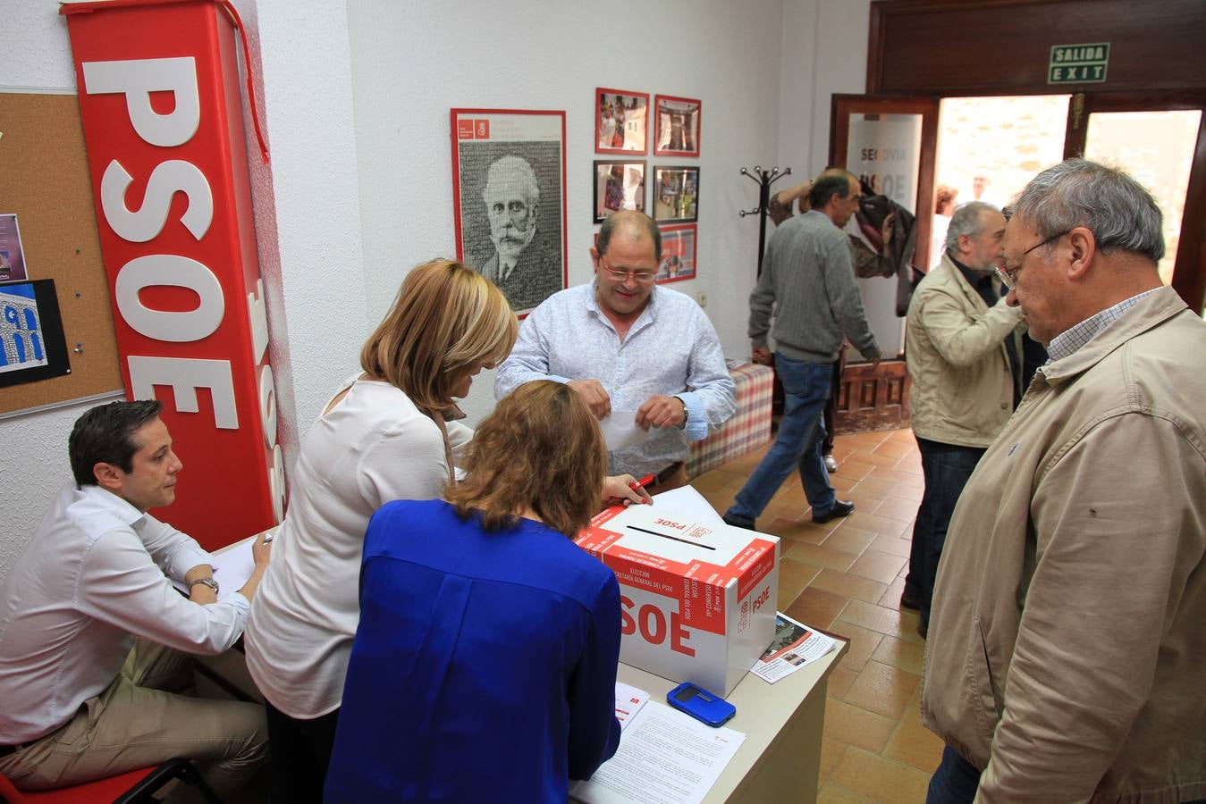 Los afiliados segovianos votan en las primarias del PSOE